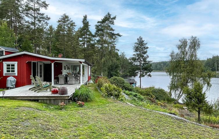 Ferienhaus für 6 Personen, mit Terrasse und Garten sowie Seeblick in Säffle