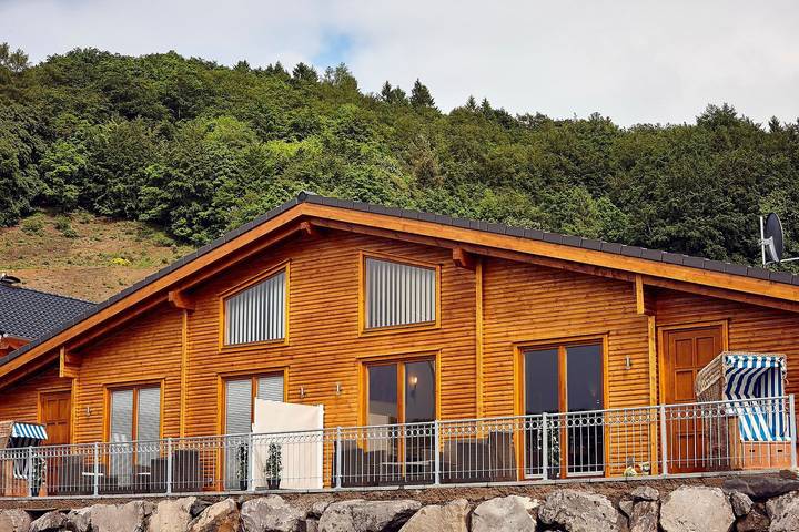 Ferienhaus für 4 Personen, mit Terrasse und Sauna sowie Ausblick in Rieden (Eifel)