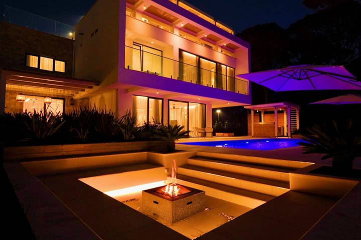 Ferienhaus für 14 Personen, mit Pool in Albanien