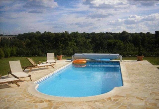 Chambre d’hôte pour 2 personnes, avec Terrasse et Jardin ainsi que Piscine et Vue
