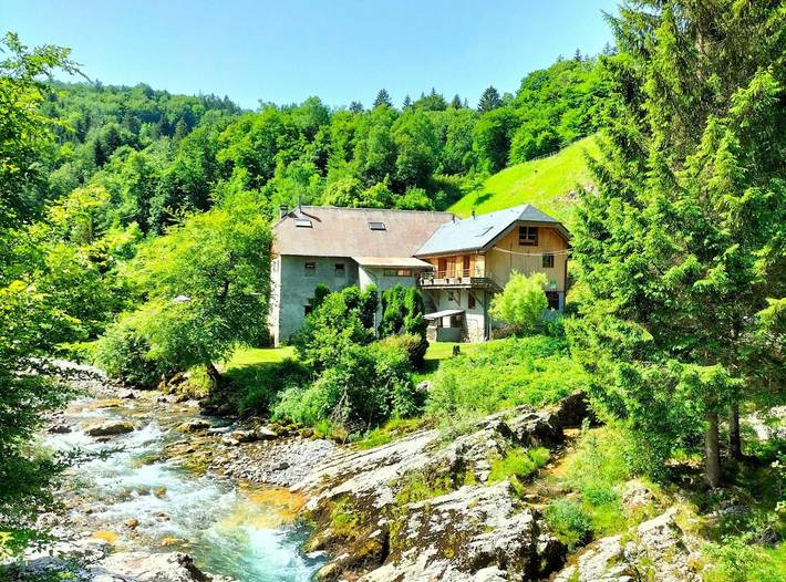 Gîte pour 4 personnes, avec terrasse et jardin à Arith