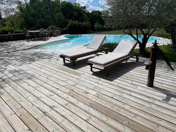 Location de vacances pour 4 personnes, avec terrasse ainsi que vue et piscine à Carignan-de-Bordeaux - 3