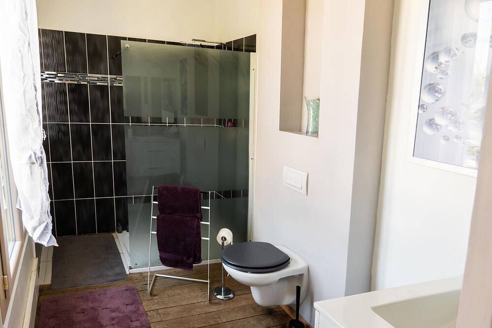 Villa Celine, un Bed & Breakfast avec quatre chambres, jardin et piscine in Saint-Laurent-de-la-Cabrerisse, Région de Narbonne