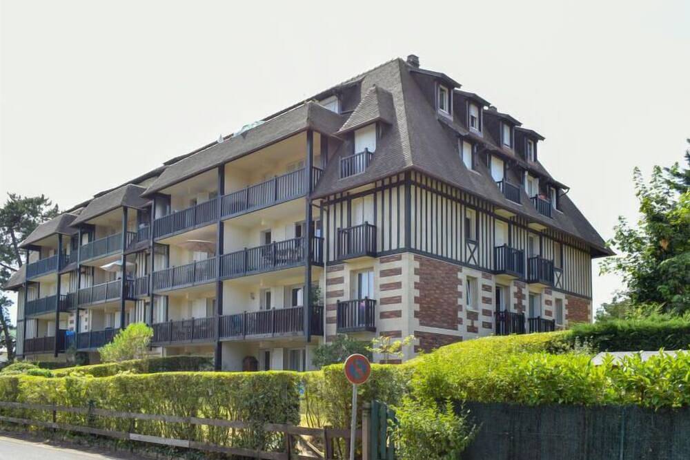 Entire apartment, Eden Park by Interhome in Benerville-sur-Mer, Lisieux region