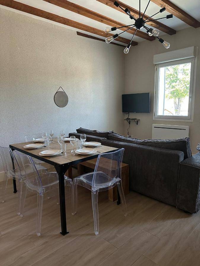 Appartement entier, One-Bedroom Apartment in Saint-Vit, Doubs