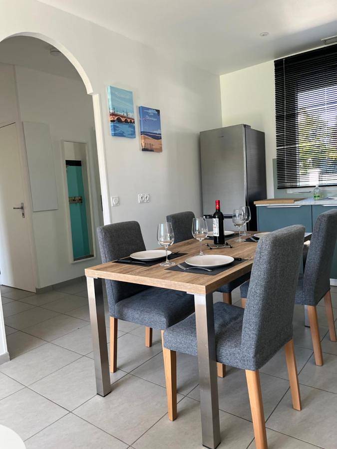Three-Bedroom Home in Cenon, Région de Bordeaux
