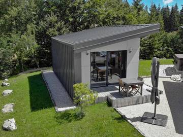 Gîte pour 2 personnes, avec terrasse ainsi que jardin et vue à Prémanon