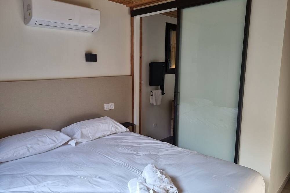 Les chalets de Conjux - Lac accès direct lac Bourget pour 10Pers - Exceptionnel in Conjux, Région de Chambéry