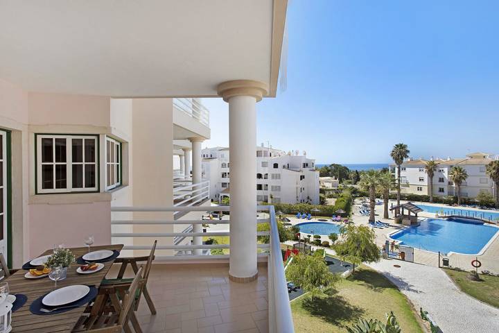Casa de férias para 6 pessoas, com Varanda e Jardim e ainda Piscina infantil em Alvor