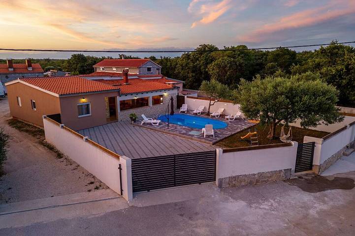 Ferienhaus für 6 Personen, mit Balkon und Garten