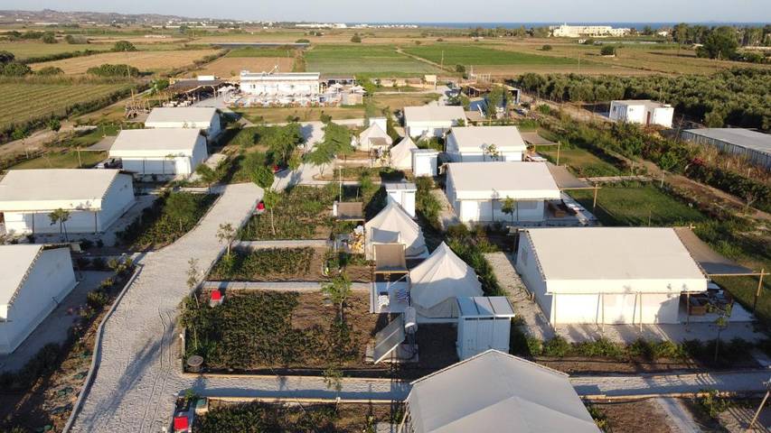 Camping für 2 Personen, mit Terrasse und Garten sowie Pool und Ausblick in Griechenland - 2