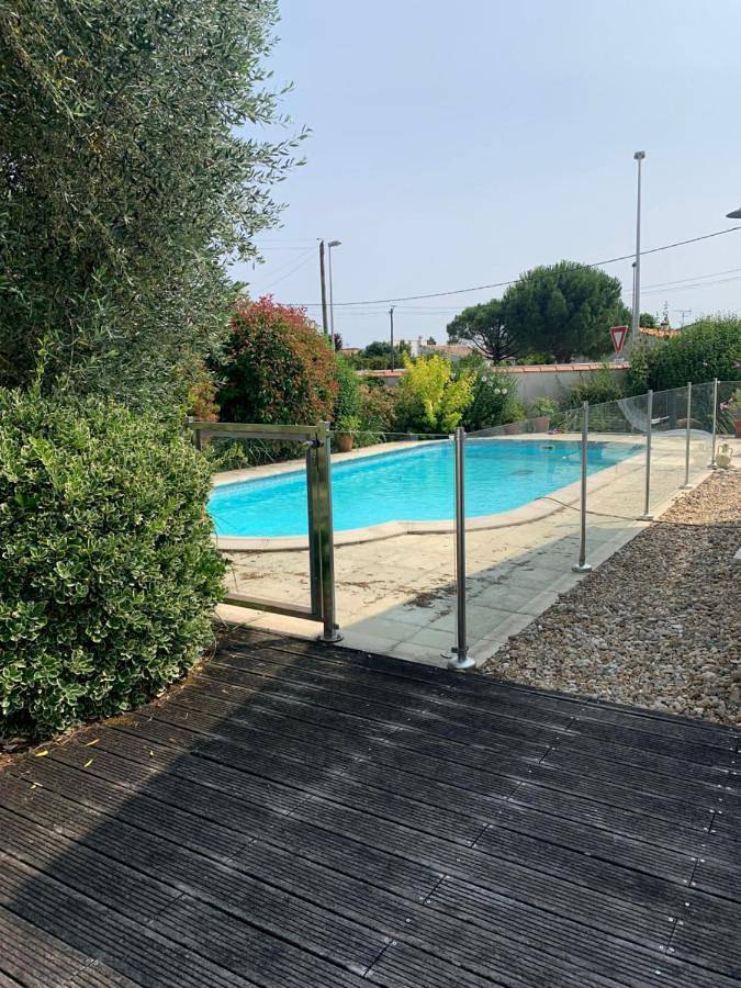 Location de vacances pour 8 personnes, avec vue ainsi que terrasse et piscine à Vérines - 2
