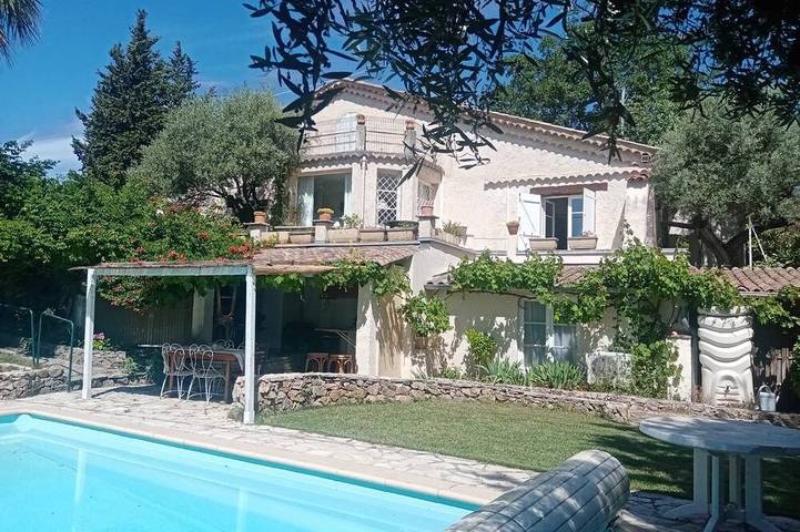 Villa pour 12 personnes, avec jacuzzi et jardin, animaux acceptés