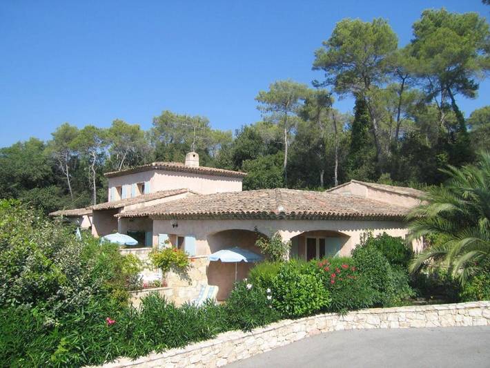 Location de vacances pour 2 personnes, avec Terrasse ainsi que Jardin et Vue à Saint-Paul-de-Vence