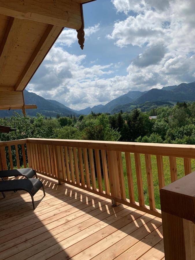Chalet Bergsucht in Ruhpolding Bayern, Traumlage am sonnigen Südhang, kostenlose Parkplätze, schnelles Wlan, ruhige Sackgasse, Netflix inklusive in Ruhpolding, Bayerische Alpen