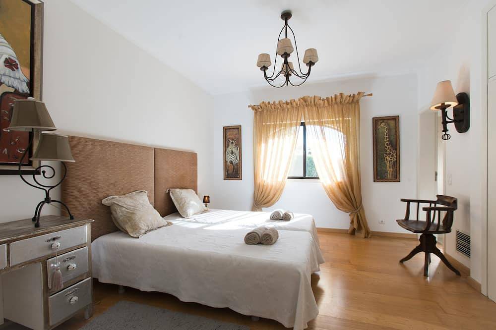 Luxury Villa, Beach and Golf, perfect getaway for Family and Friends in Alvor, Faro District