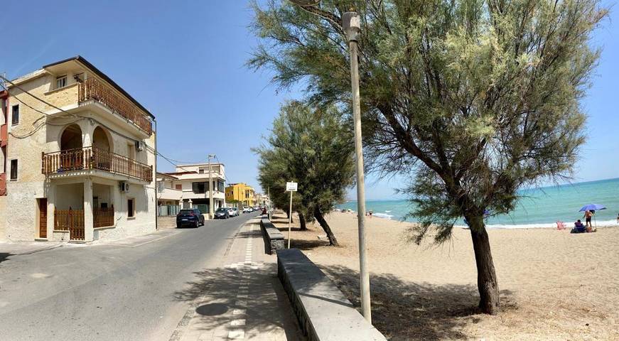 Location de vacances pour 3 personnes, avec vue ainsi que sauna et terrasse à Agnone Bagni - 3