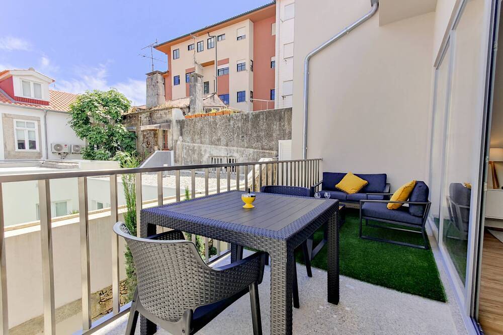 Coutinho's Apartment - City Centre Apt with Balcony, foto 9