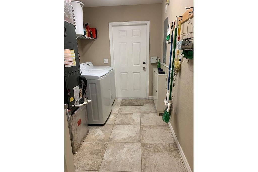 Bungalow w/ Heated Pool by Downtown & Beaches in Sarasota, Sarasota County