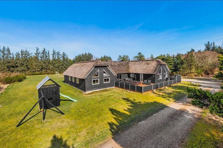 Holiday Paradise by the North Sea – Pool, Spa, Cinema and Activities for up to 22 Guests in Fjand, Nissumfjord