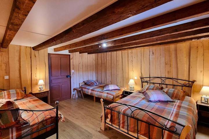 Gîte pour 6 personnes, avec Terrasse et Jardin dans Chalmazel-Jeansagnière - 3