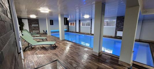 Cottage pour 6 personnes, avec piscine et jacuzzi ainsi que jardin et sauna à Sauchay