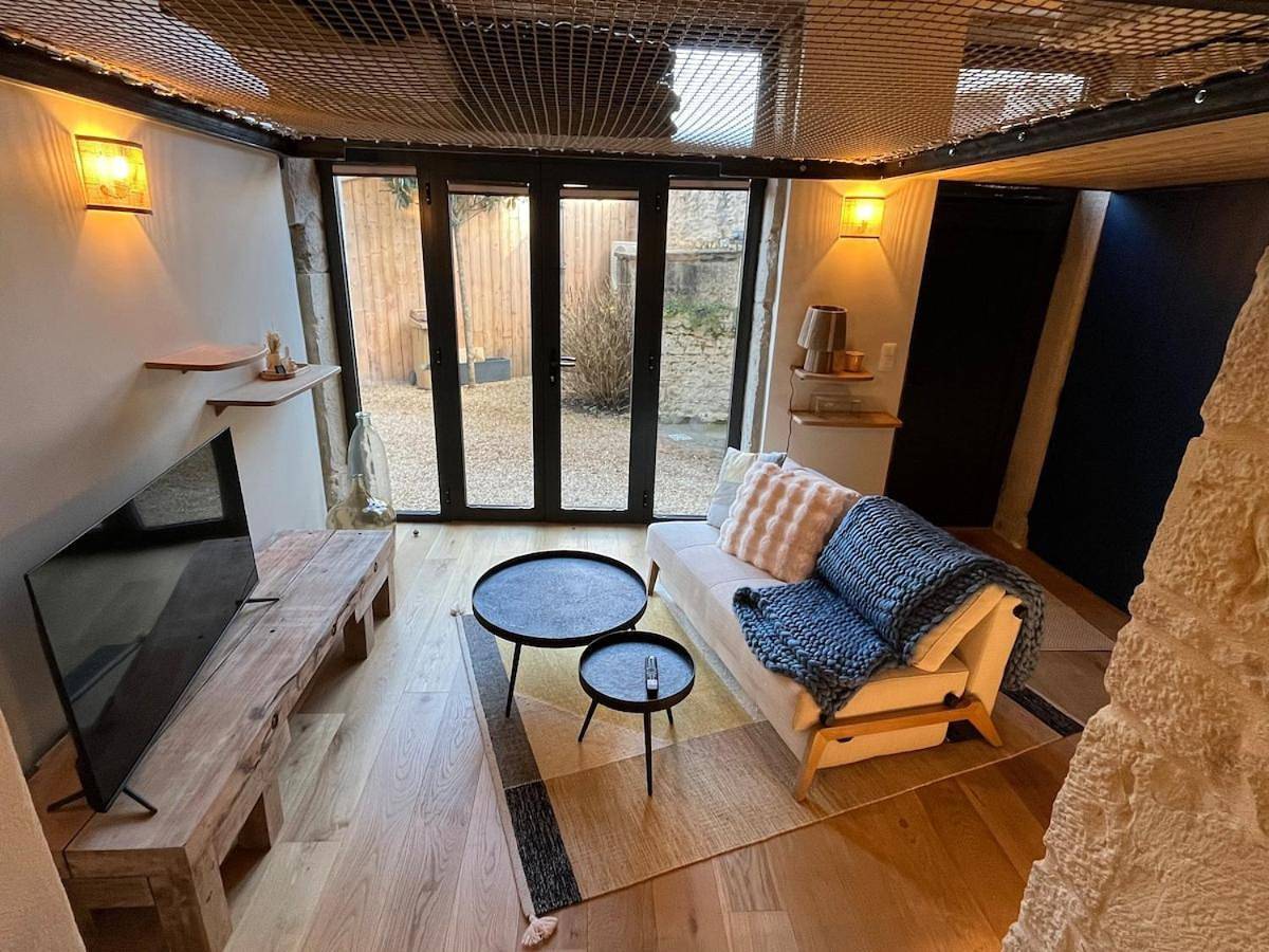 Appartement entier, One-Bedroom Apartment in Saint-Didier-au-Mont-d'Or, Lyon et ses environs