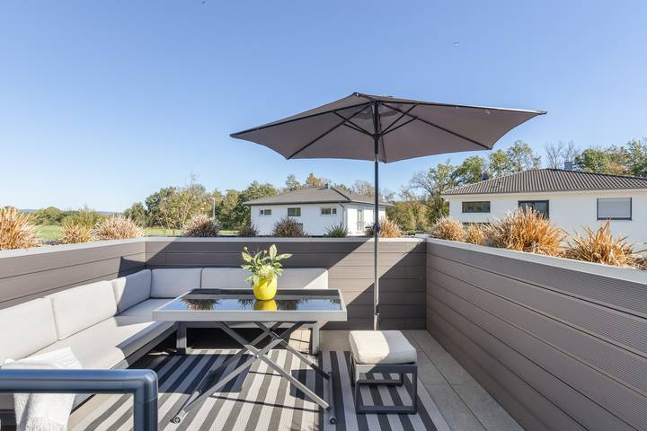 Ganze Wohnung, Ella's Lounge – Moderne Ferienwohnung mit Terrasse und WLAN am Waldrand in Singen, Hegau
