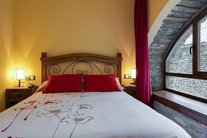 Casa rural para 12 personas, con Balcón y Terraza además de Jacuzzi y Jardín en Murillo de Gállego - 4
