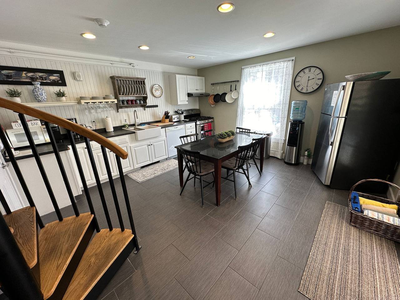 Ganze Wohnung, Large & Unique Two Bedroom Apartment Downtown in Newport, Newport County