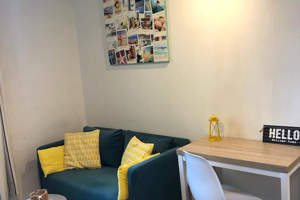 Appartement entier, Joli Studio Mezzanine A 300M De La Mer in Nice, Région de Nice