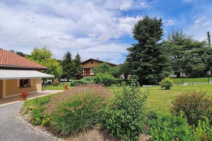 Gîte pour 4 personnes, avec jardin dans la Meuse