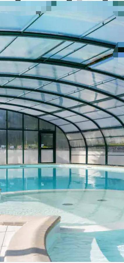 Camping pour 6 personnes, avec jardin et piscine ainsi que jacuzzi et bassin pour enfant