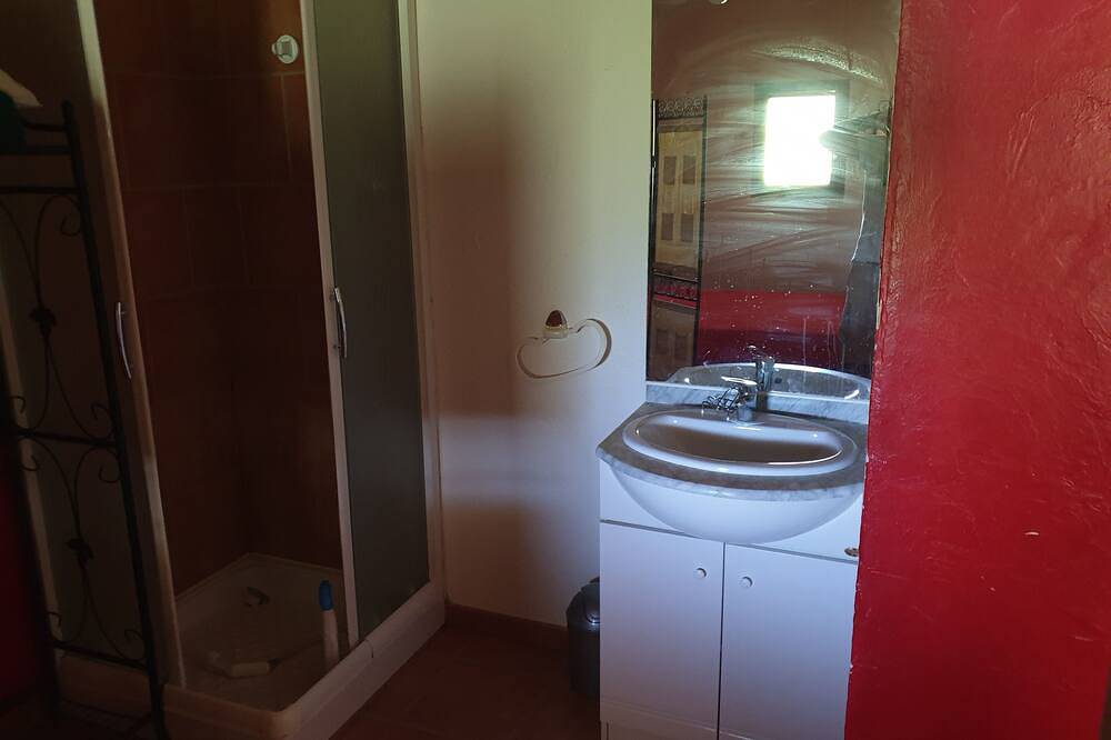 Apartamento entero, Casa rural en el paraíso rodeada de naturaleza y cerca de las playas, acceso al parque de animales in Saint-Florent, Region de Calvi