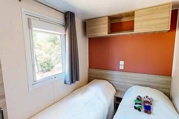 Camping pour 8 Personnes dans Saint-Julien-en-Born, Région de Dax, Photo 1