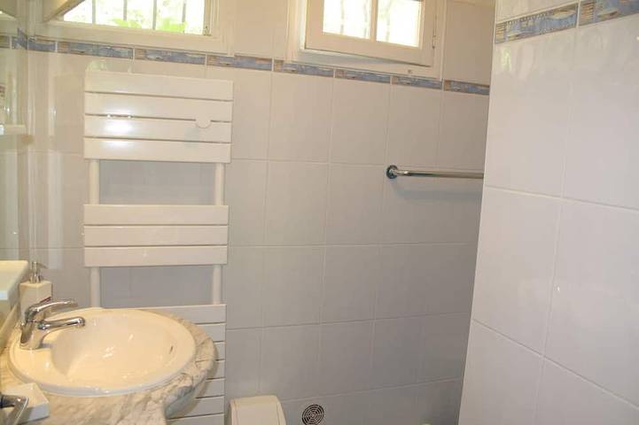 Gîte pour 6 personnes, avec jardin et piscine à Les Arcs (Var) - 4