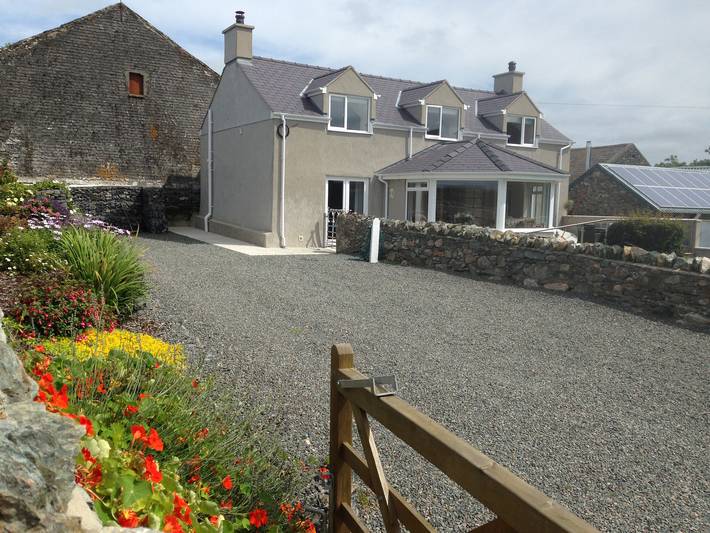 Cottage for 8 people, with hot tub and garden on the Isle of Anglesey