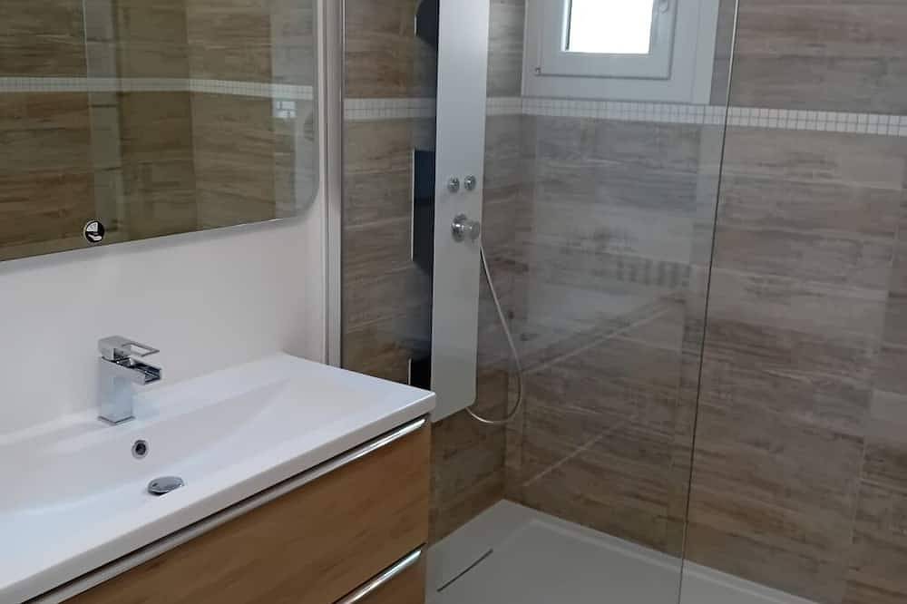 Entire apartment, Le Bonaparte close to the station and hypercentre in Aix-les-Bains, Chambéry region