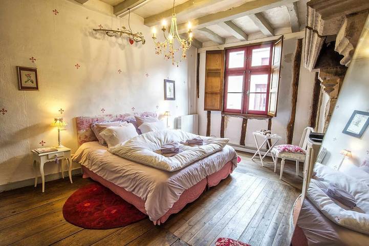 Gîte pour 10 personnes, avec sauna ainsi que jacuzzi et jardin à Saint-Loup-Lamairé - 2