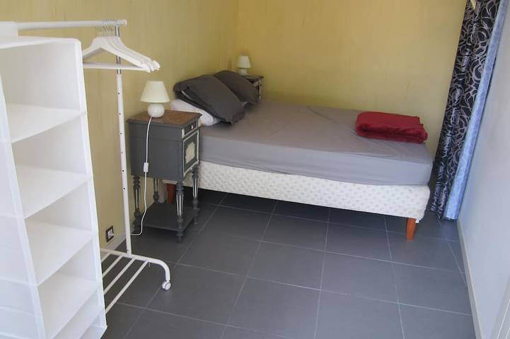 Location de vacances pour 3 personnes, avec jardin et piscine dans Beyssac - 2