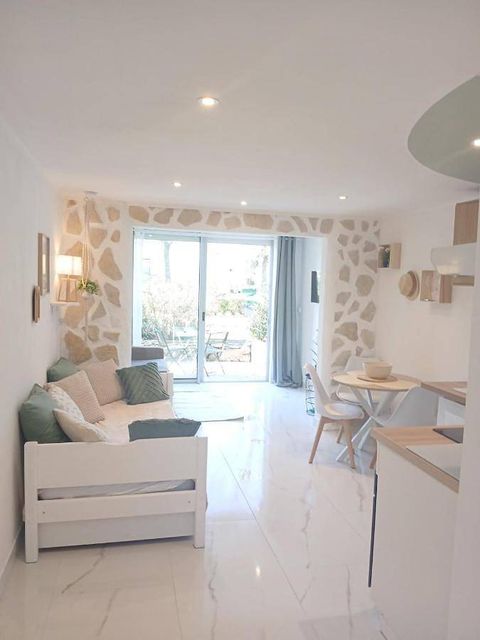 Gîte pour 3 personnes, avec jardin ainsi que piscine et bassin pour enfant à Saint-Vallier-de-Thiey