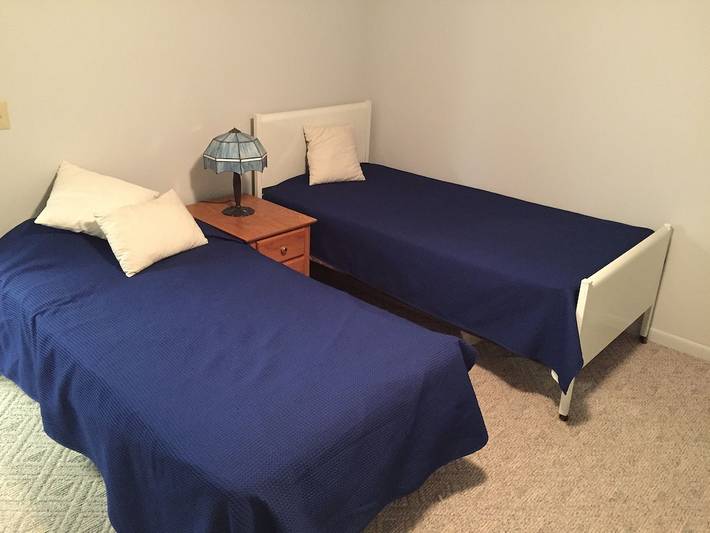 Vacation rental for 12 people, with yard in Seneca Lake