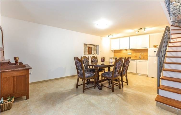 Ferienhaus für 6 Personen, mit Balkon/Terrasse und Pool in Selce