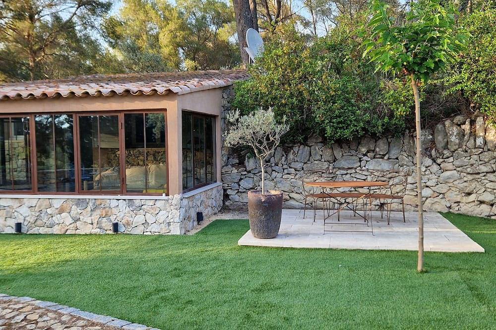 Pretty Vineyard Cottage On Property 12 Mins From Bandol And Beaches Clim Swimming Pool in Le Castellet, Toulon region