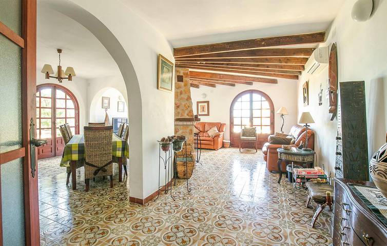 Retiro en Oliva con piscina, terraza y barbacoa, cerca de la ciudad y del río in Tossal Gros d'en Carros, Oliva