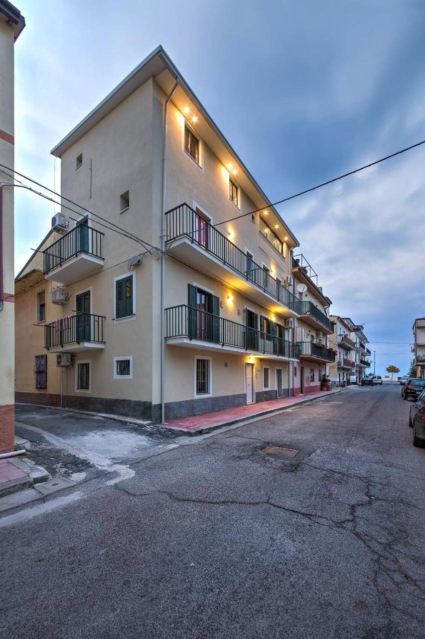 Ganze Wohnung, Apartment with Sea View (First Floor) in Frida Beach, Corigliano-Rossano