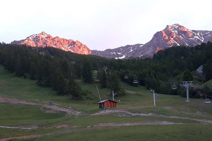 Ganze Wohnung, Studio Plein sud Face à la Montagne in Le Sauze, Enchastrayes