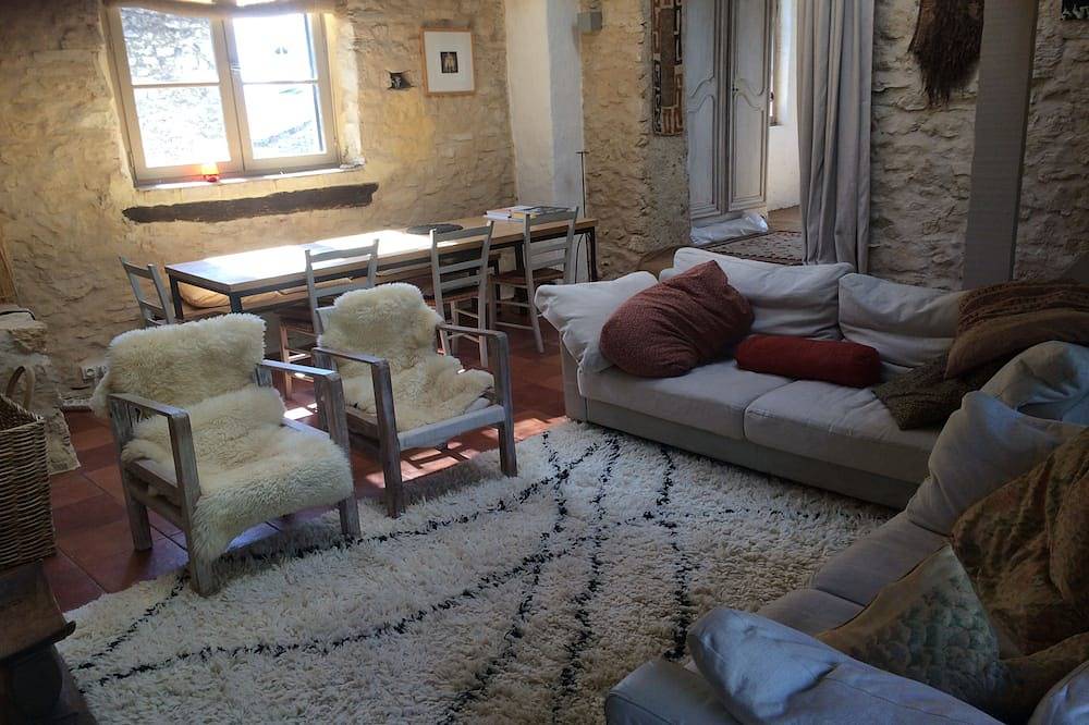 Character Haus, alte Scheune in Viens, Regionaler Naturpark Luberon