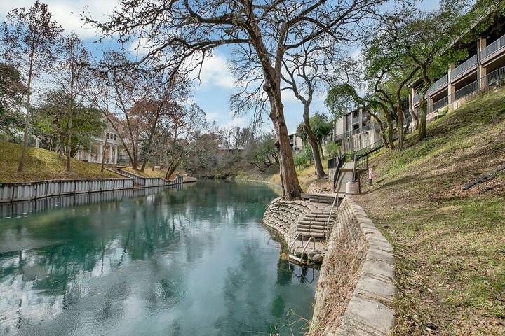 Vacation rental for 6 people, with balcony and hot tub as well as pool in New Braunfels