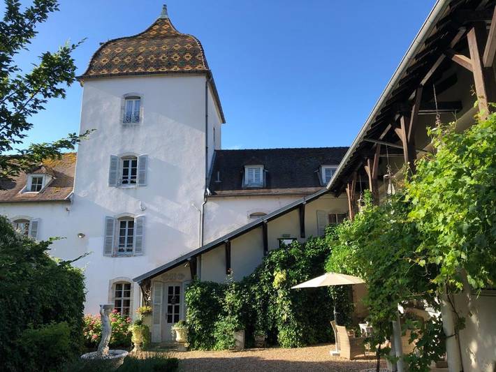 Gîte pour 6 personnes, avec vue et piscine ainsi que vue sur le lac et jardin dans Mantoche